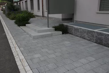 CARENA Sickerstein fino mit Nocken grau haufwerksporig gefast L 25 cm B 25 cm H 6 cm