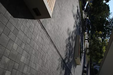 VEGAS Pflasterstein grau schattiert glatt fein gefast L 15-22.5 cm H 6 cm