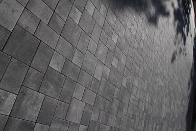 VEGAS Pflasterstein grau schattiert glatt fein gefast L 15-22.5 cm H 6 cm