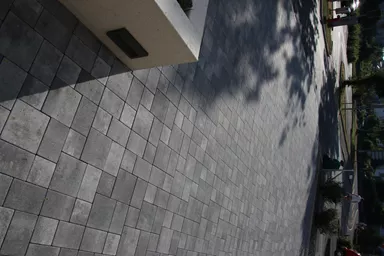 VEGAS Pflasterstein grau schattiert glatt fein gefast L 15-22.5 cm H 6 cm