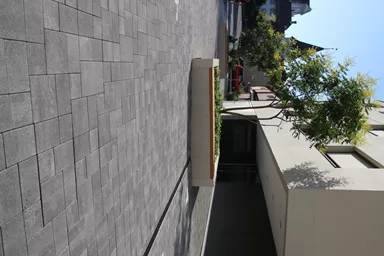 VEGAS Pflasterstein grau schattiert glatt fein gefast L 15-22.5 cm H 6 cm