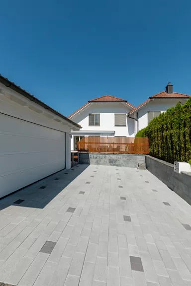 RAINA Pflasterstein grau glatt leicht gefast L 20-40 cm B 15 cm H 8 cm