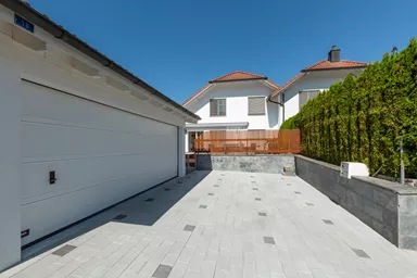 RAINA Pflasterstein grau glatt leicht gefast L 20-40 cm B 15 cm H 8 cm