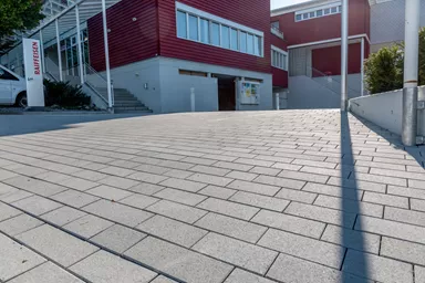 RAINA DRAIN Ökostein grau glatt leicht gefast L 20-40 cm B 15 cm H 8 cm