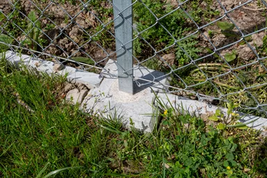 Betonsockel Typ C Zwischensockel mit Loch 2 Nuten grau glatt L 30 cm B 30 cm H 40 cm