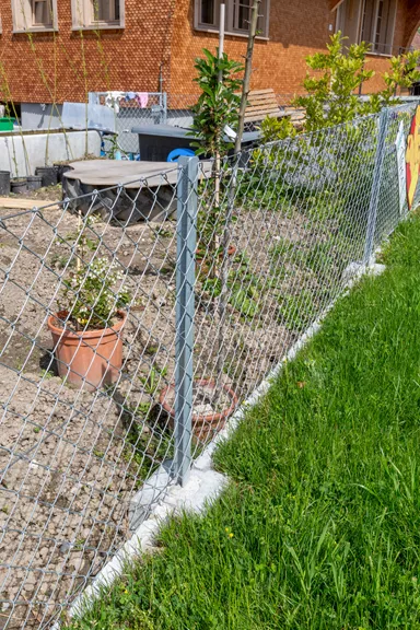 Betonsockel Typ C Zwischensockel mit Loch 2 Nuten grau glatt L 30 cm B 30 cm H 40 cm