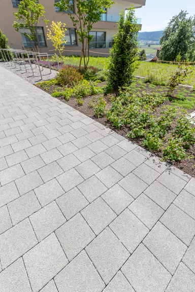 CARENA Sickerstein fino mit Nocken grau haufwerksporig gefast L 25 cm B 25 cm H 6 cm