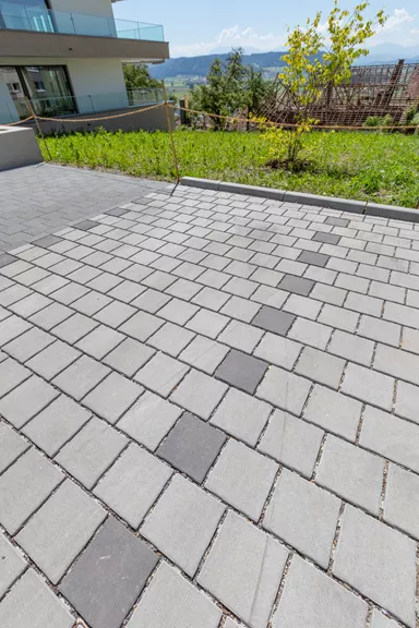 CARENA SPLITT Ökostein mit Nocken grau glatt gefast L 25 cm B 25 cm H 8 cm