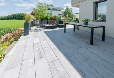 LENIA Gartenplatte mit Holzstruktur Normalplatte naturgrau strukturiert gerundet L 88-89 cm B 24.5-25.5 cm H 5 cm