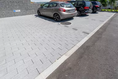 CARENA Sickerstein fino mit Nocken grau haufwerksporig gefast L 25 cm B 12.5 cm H 8 cm