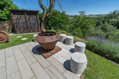 LENIA Hocker mit Holzstruktur naturgrau strukturiert leicht gefast D 40-42 cm H 41 cm