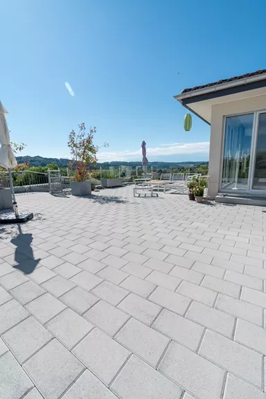 CLASSIC Pflasterstein mit Nocken grau glatt gefast L 30 cm B 20 cm H 6 cm