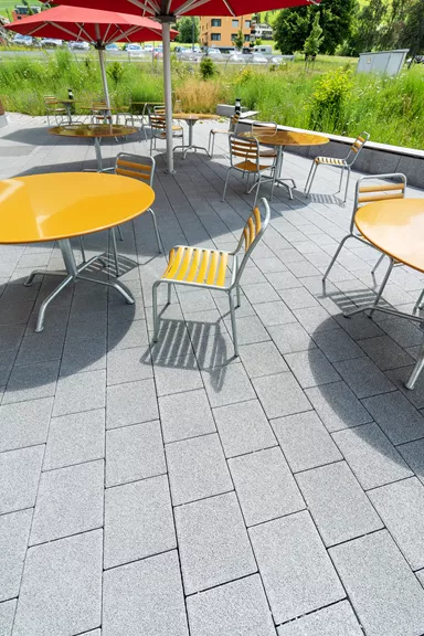 CARENA Sickerstein fino mit Nocken grau haufwerksporig gefast L 25 cm B 25 cm H 6 cm