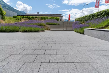 CARENA Sickerstein fino mit Nocken grau haufwerksporig gefast L 25 cm B 25 cm H 6 cm