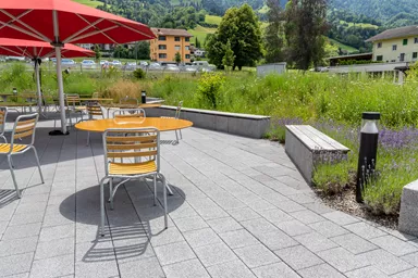 CARENA Sickerstein fino mit Nocken grau haufwerksporig gefast L 25 cm B 25 cm H 6 cm