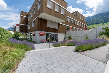 CARENA Sickerstein fino mit Nocken grau haufwerksporig gefast L 25 cm B 25 cm H 6 cm