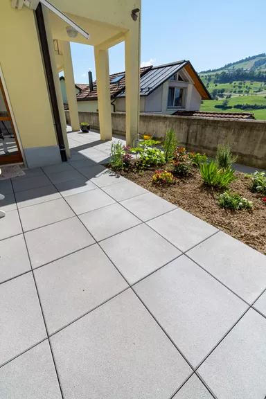 ESTRELLA fino Gehwegplatte grau-anthrazit gestrahlt gefast L 50 cm B 50 cm H 4 cm