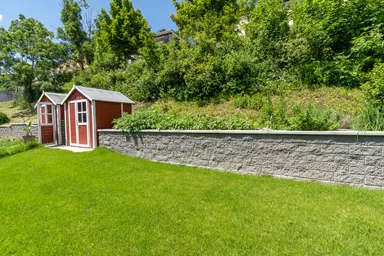 Spaltstein Normalstein 1-seitig gespalten grau mit Splittkorn L 38 cm B 19 cm H 13.5 cm