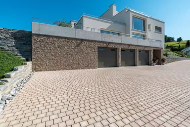 FRIEDA DRAIN Ökostein bernstein strukturiert Kanten gebrochen L 13.8-16.8 cm B 15.1 cm H 7 cm