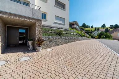 FRIEDA DRAIN Ökostein bernstein strukturiert Kanten gebrochen L 13.8-16.8 cm B 15.1 cm H 7 cm