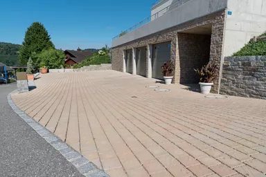 FRIEDA DRAIN Ökostein bernstein strukturiert Kanten gebrochen L 13.8-16.8 cm B 15.1 cm H 7 cm