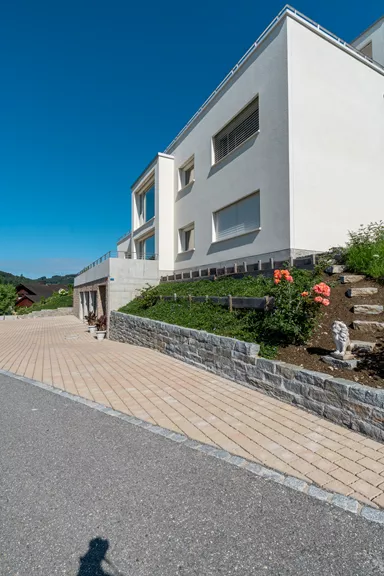 FRIEDA DRAIN Ökostein bernstein strukturiert Kanten gebrochen L 13.8-16.8 cm B 15.1 cm H 7 cm