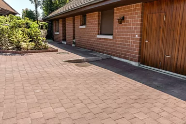 CLASSIC Pflasterstein mit Nocken erdbraun glatt gefast L 10 cm B 10 cm H 6 cm