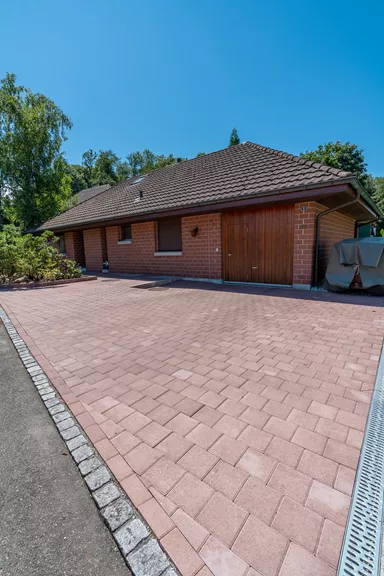 CLASSIC Pflasterstein mit Nocken erdbraun glatt gefast L 20 cm B 20 cm H 8 cm