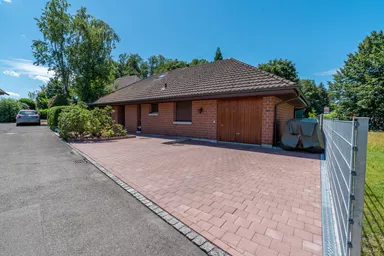 CLASSIC Pflasterstein mit Nocken erdbraun glatt gefast L 20 cm B 20 cm H 8 cm