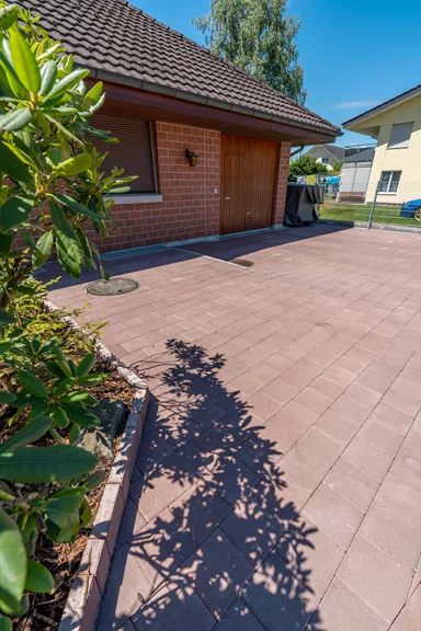 CLASSIC Pflasterstein mit Nocken erdbraun glatt gefast L 20 cm B 20 cm H 8 cm