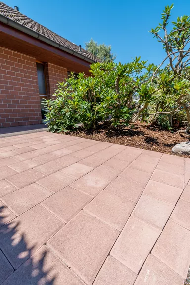 CLASSIC Pflasterstein mit Nocken erdbraun glatt gefast L 20 cm B 20 cm H 8 cm