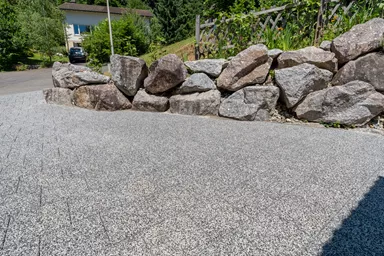 CARENA Sickerstein fino mit Nocken mit Edelvorsatz weiss-schwarz haufwerksporig gefast L 25 cm B 25 cm H 6 cm