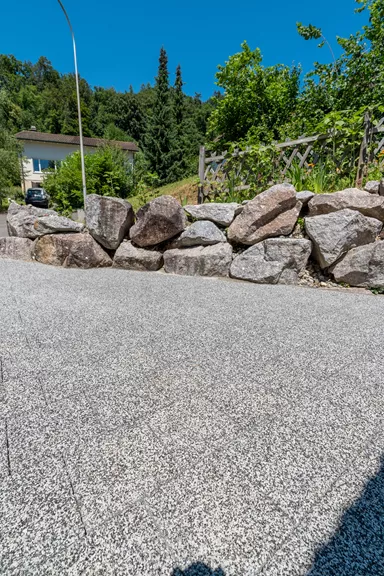 CARENA Sickerstein fino mit Nocken mit Edelvorsatz weiss-schwarz haufwerksporig gefast L 25 cm B 25 cm H 6 cm