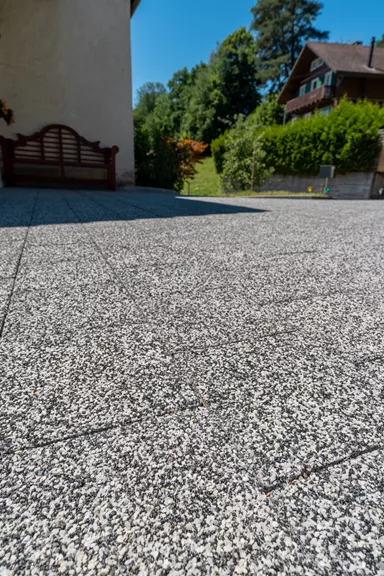 CARENA Sickerstein fino mit Nocken mit Edelvorsatz weiss-schwarz haufwerksporig gefast L 25 cm B 25 cm H 6 cm