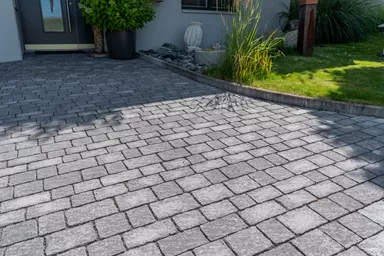 FRIEDA Wildpflaster anthrazit strukturiert Kanten gebr. L 9.4-19.4 cm B 9.4-11.9 cm H 7 cm