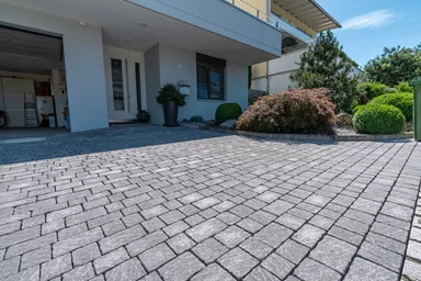 FRIEDA Wildpflaster anthrazit strukturiert Kanten gebr. L 9.4-19.4 cm B 9.4-11.9 cm H 7 cm