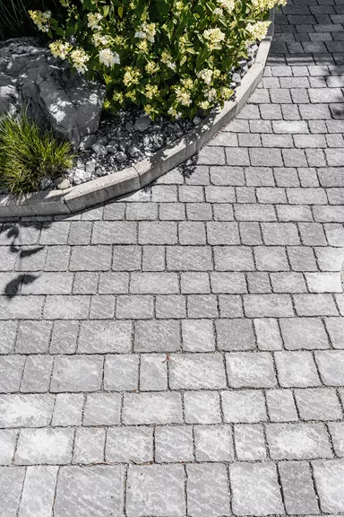 FRIEDA Wildpflaster anthrazit strukturiert Kanten gebr. L 9.4-19.4 cm B 9.4-11.9 cm H 7 cm