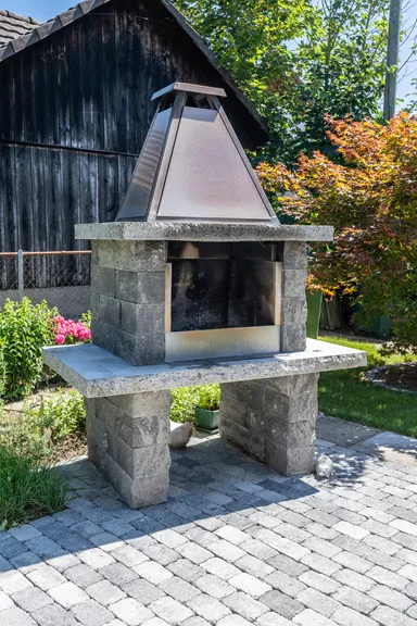 SANTURO Cheminée mit Chromstahlhut Set aus Spaltsteinmauerstein gespalten grau inkl. Betonplatten u. Schamott-Steinen