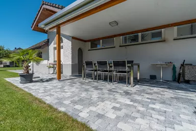 TEGULA Pflasterstein schwarz-weiss schattiert glatt Kanten gebrochen L 16 cm B 11 cm H 6 cm