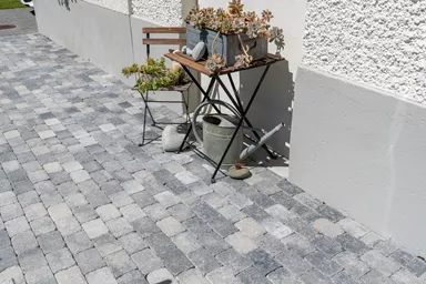 TEGULA Pflasterstein schwarz-weiss schattiert glatt Kanten gebrochen L 16 cm B 11 cm H 6 cm
