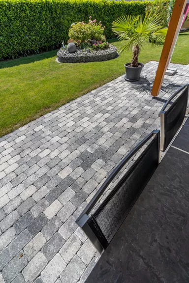 TEGULA Pflasterstein schwarz-weiss schattiert glatt Kanten gebrochen L 16 cm B 11 cm H 6 cm