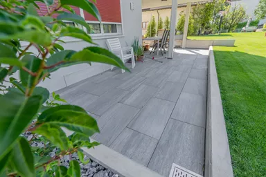 Feinsteinzeug Gehwegplatte Pietra di Vals grau strukturiert vollkantig L 90 cm B 45 cm H 2 cm