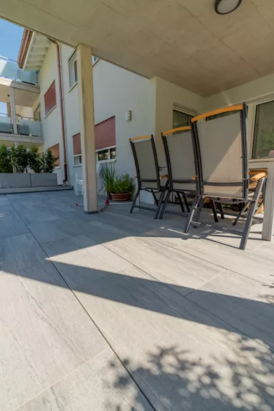 Feinsteinzeug Gehwegplatte Pietra di Vals grau strukturiert vollkantig L 90 cm B 45 cm H 2 cm