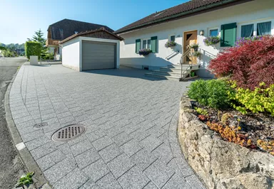 CARENA Sickerstein fino mit Nocken mit Edelvorsatz weiss-schwarz haufwerksporig gefast L 25 cm B 25 cm H 6 cm