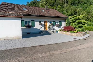 CARENA Sickerstein fino mit Nocken mit Edelvorsatz weiss-schwarz haufwerksporig gefast L 25 cm B 25 cm H 6 cm