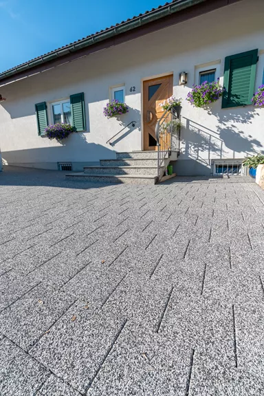 CARENA Sickerstein fino mit Nocken mit Edelvorsatz weiss-schwarz haufwerksporig gefast L 25 cm B 25 cm H 6 cm