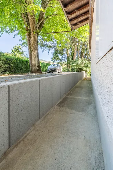 EXACTA Winkelplatte Typ 2 grau gestrahlt gefast bewehrt L 99 cm B 70 cm H 130 cm W 12 cm