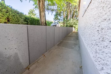 EXACTA Winkelplatte Typ 2 grau gestrahlt gefast bewehrt L 99 cm B 70 cm H 130 cm W 12 cm