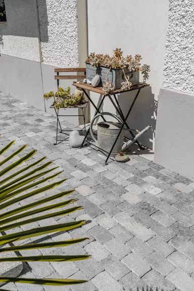 TEGULA Pflasterstein schwarz-weiss schattiert glatt Kanten gebrochen L 11 cm B 8 cm H 6 cm