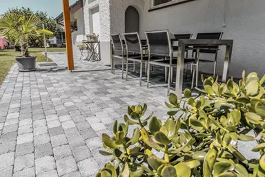 TEGULA Pflasterstein schwarz-weiss schattiert glatt Kanten gebrochen L 11 cm B 8 cm H 6 cm